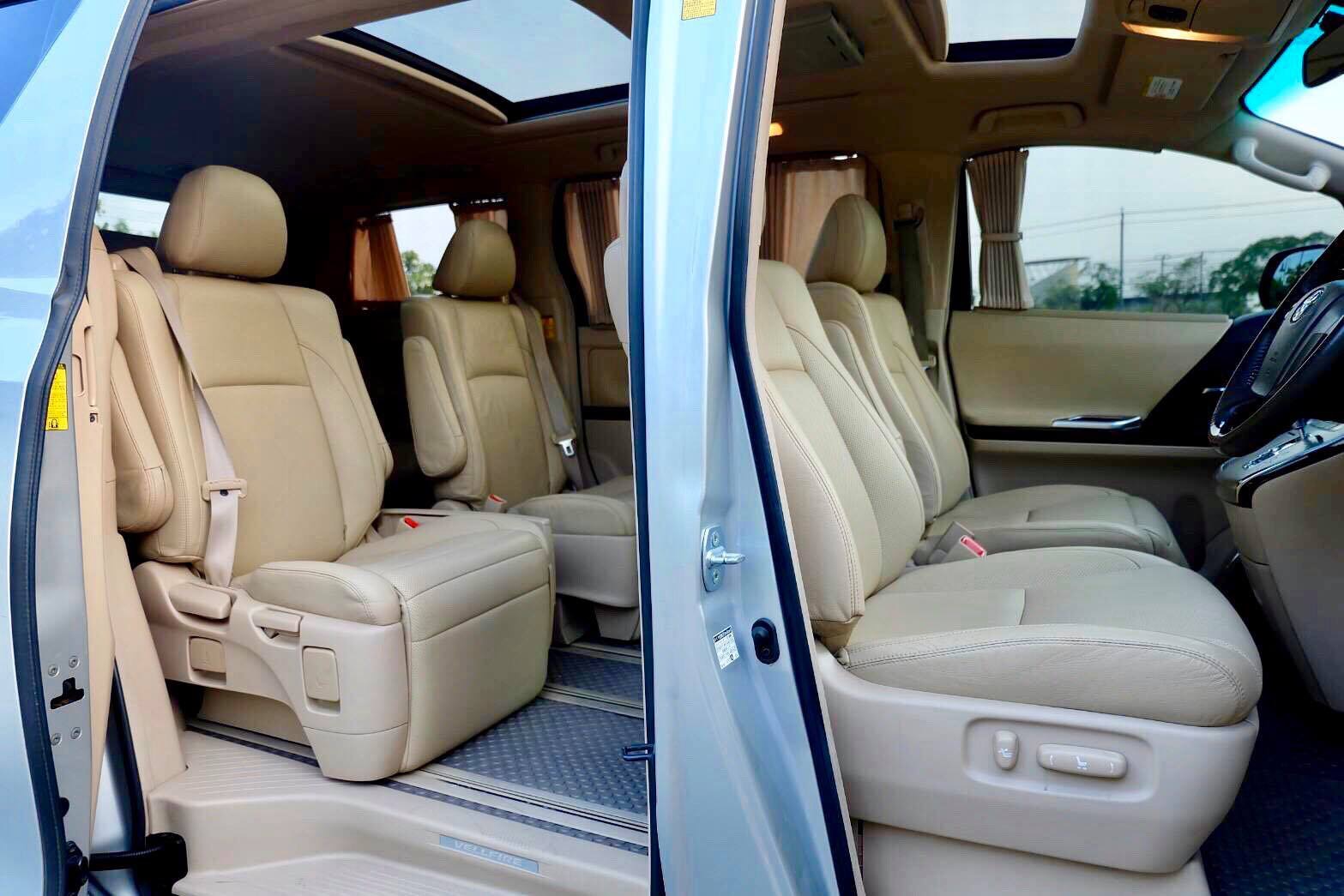 Toyota Vellfire ปี 2012 สีเงิน (รูปที่ 12)
