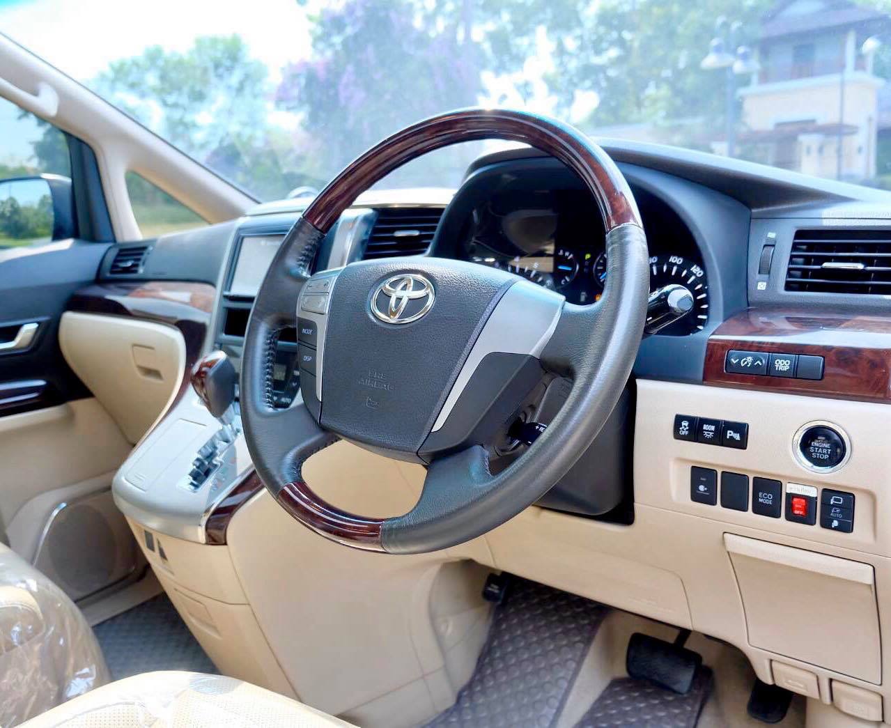 Toyota Vellfire ปี 2012 สีเงิน (รูปที่ 9)