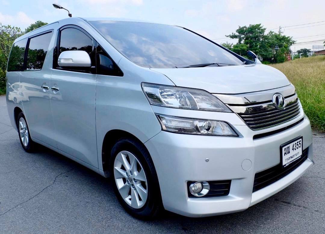 Toyota Vellfire ปี 2012 สีเงิน