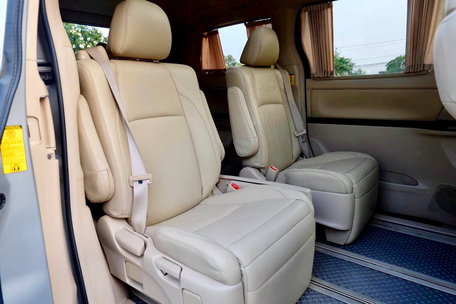 Toyota Vellfire ปี 2012 สีเงิน (รูปที่ 13)