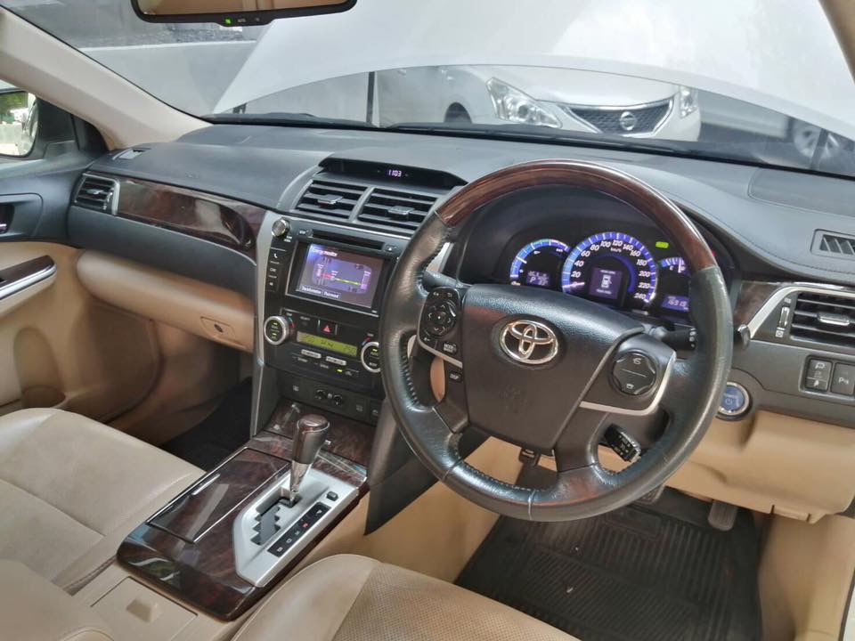 Toyota Camry (XV50) โฉมแรก 12-15 ปี 2012 สีขาว (รูปที่ 4)