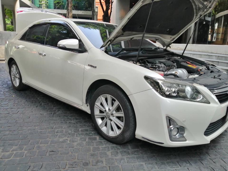 Toyota Camry (XV50) โฉมแรก 12-15 ปี 2012 สีขาว