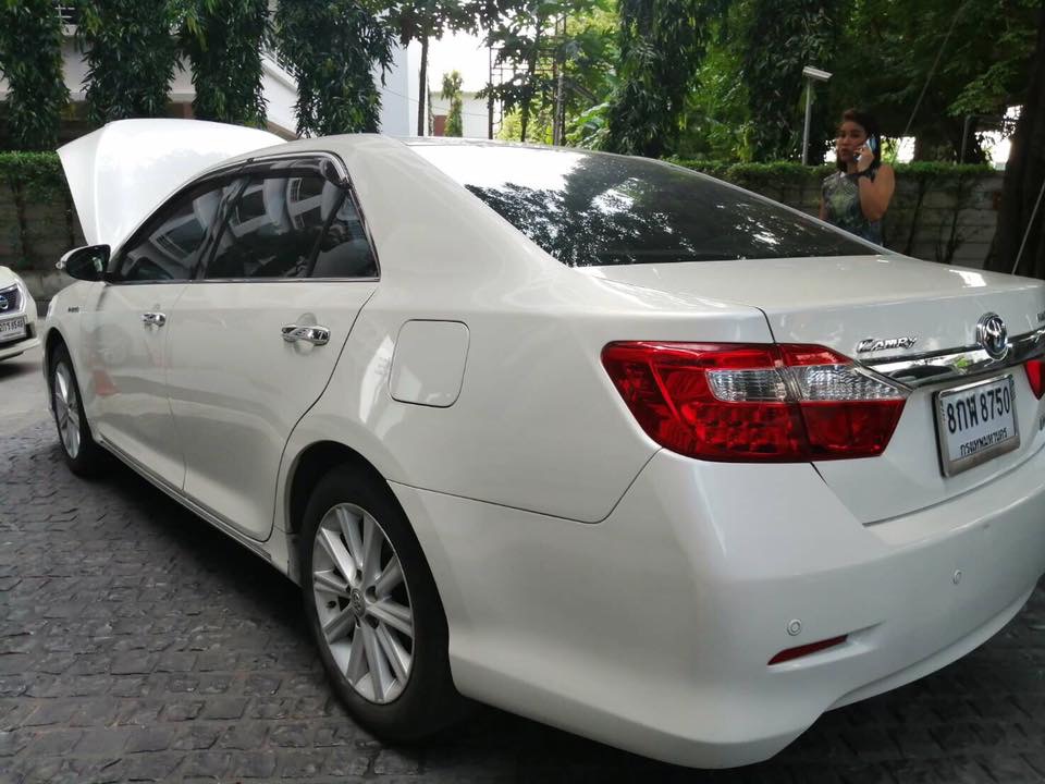 Toyota Camry (XV50) โฉมแรก 12-15 ปี 2012 สีขาว