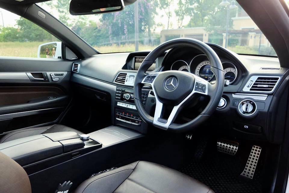 Mercedes-Benz E-Class C207 E200 ปี 2015 สีขาว (รูปที่ 9)