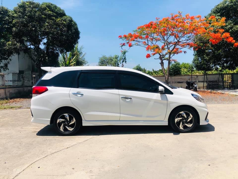 Honda Mobilio ปี 2015 สีขาว (รูปที่ 8)