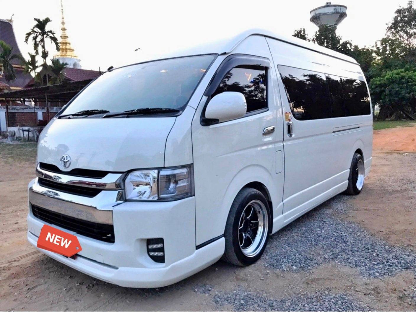 Toyota HiAce Commuter ปี 2014 สีขาว (รูปที่ 10)