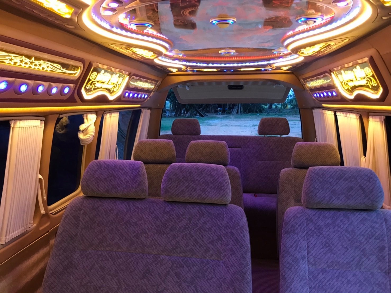 Toyota HiAce Commuter ปี 2014 สีขาว (รูปที่ 6)