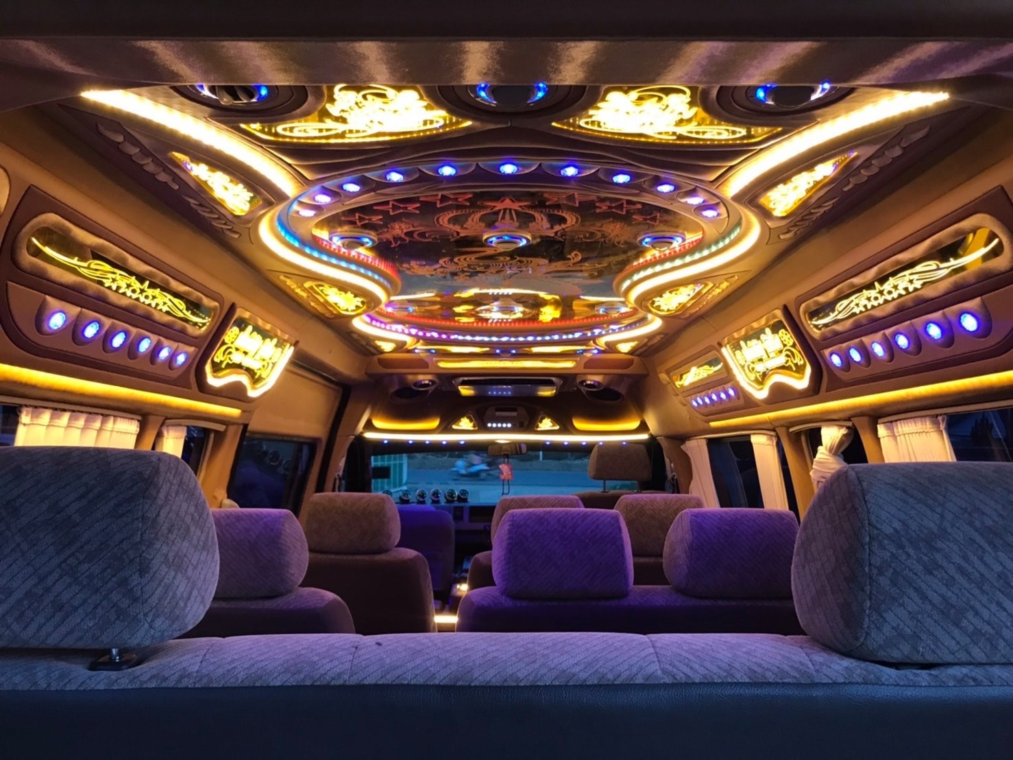 Toyota HiAce Commuter ปี 2014 สีขาว (รูปที่ 3)