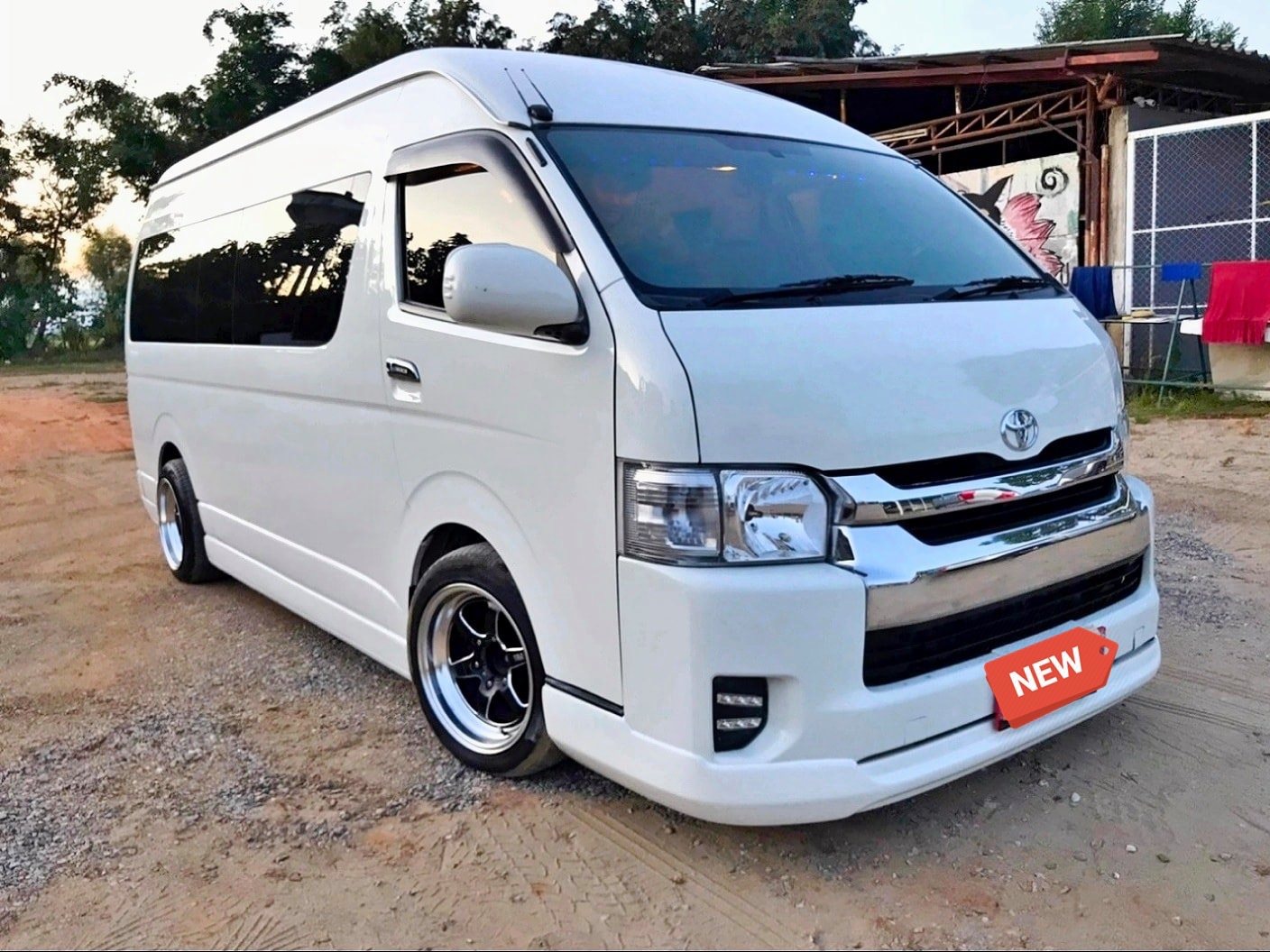 Toyota HiAce Commuter ปี 2014 สีขาว