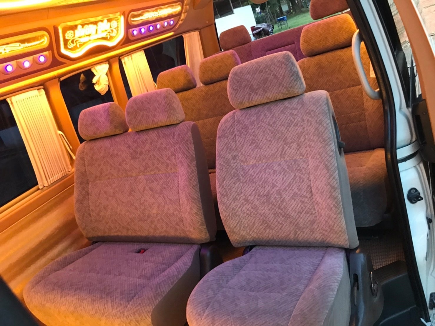 Toyota HiAce Commuter ปี 2014 สีขาว (รูปที่ 7)