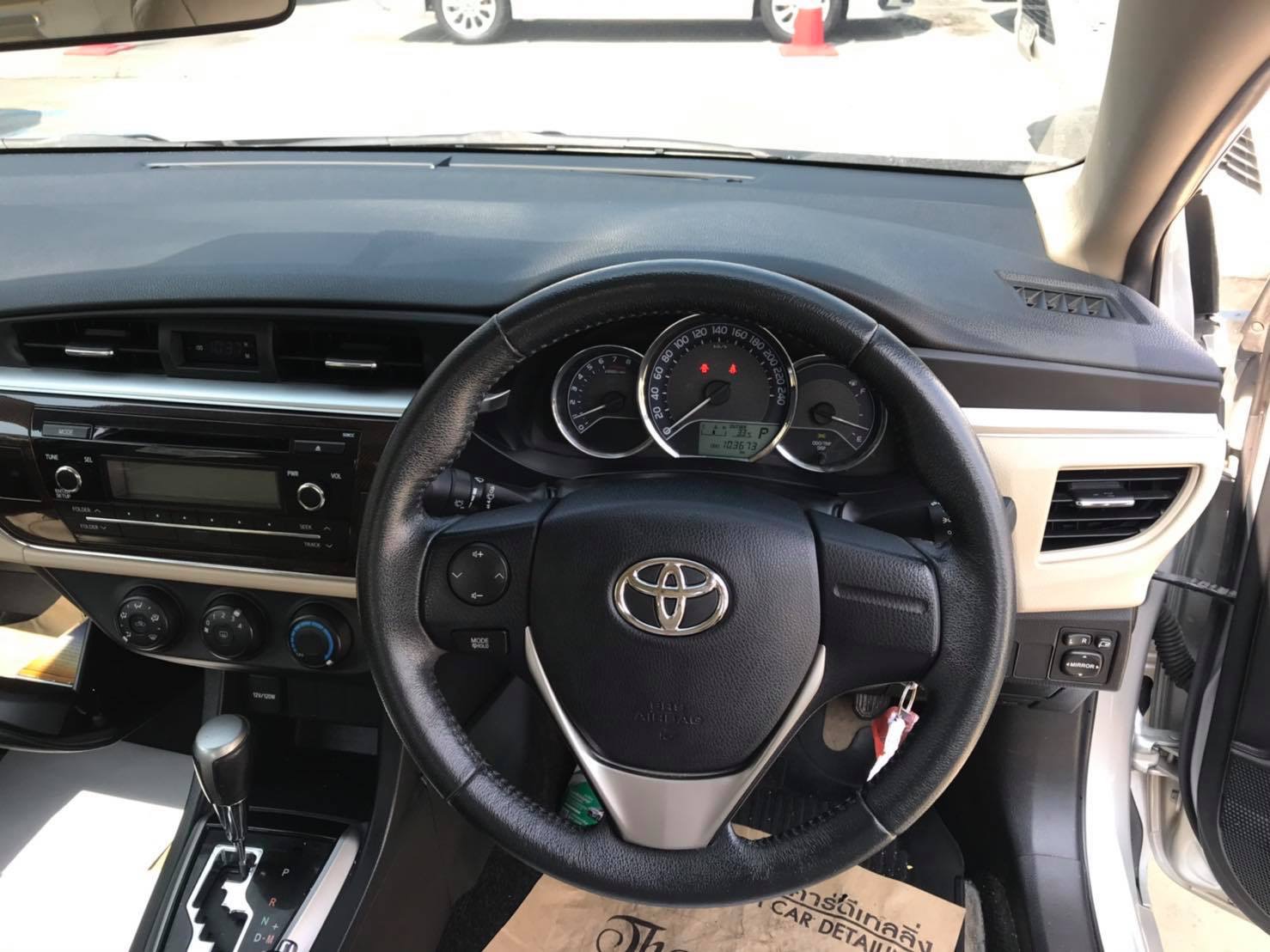 Toyota Corolla Altis โฉม 14-16 ปี 2014 สีเงิน