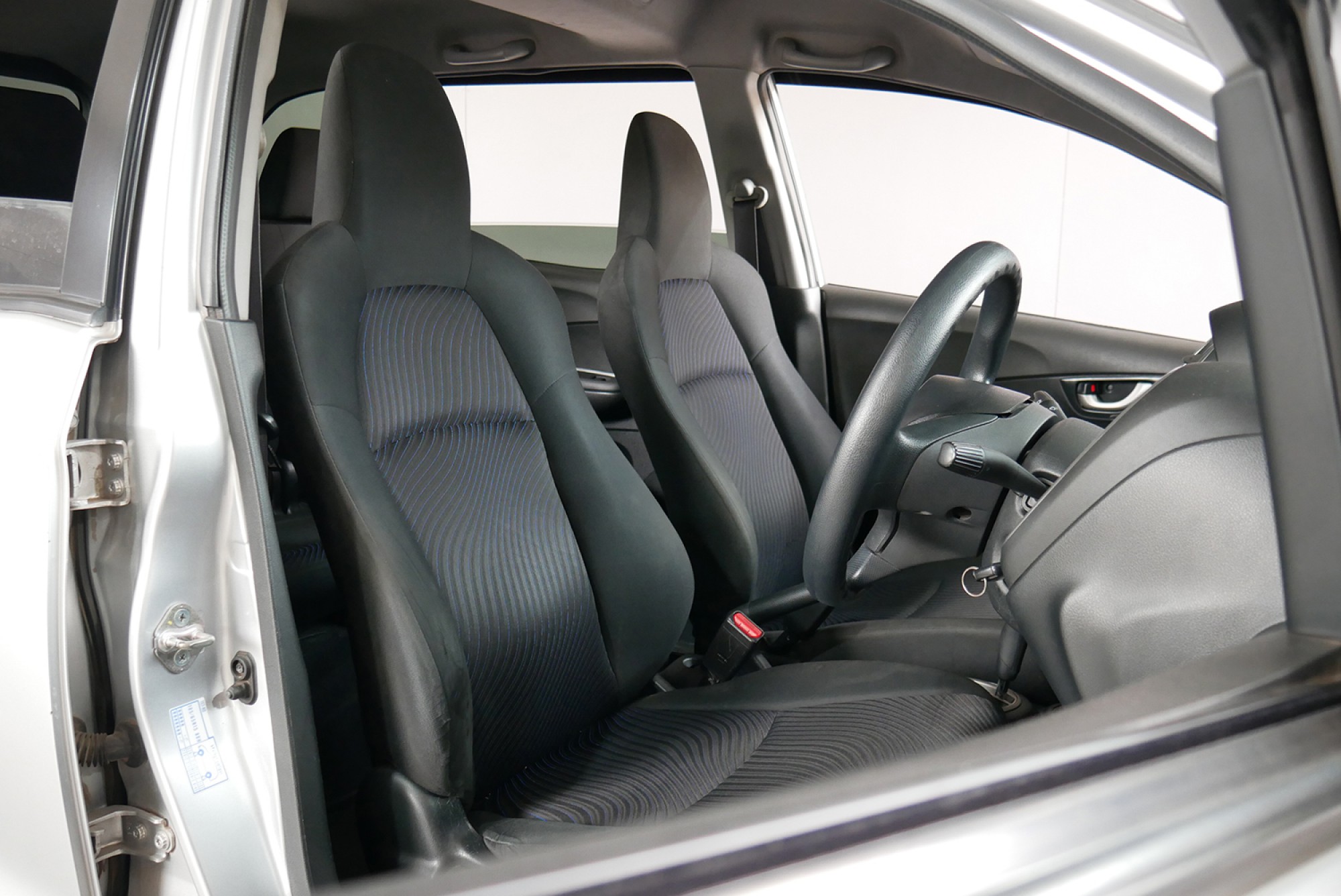 HONDA MOBILIO 1.5 RS AT ปี 2015 สีเงิน (รูปที่ 6)