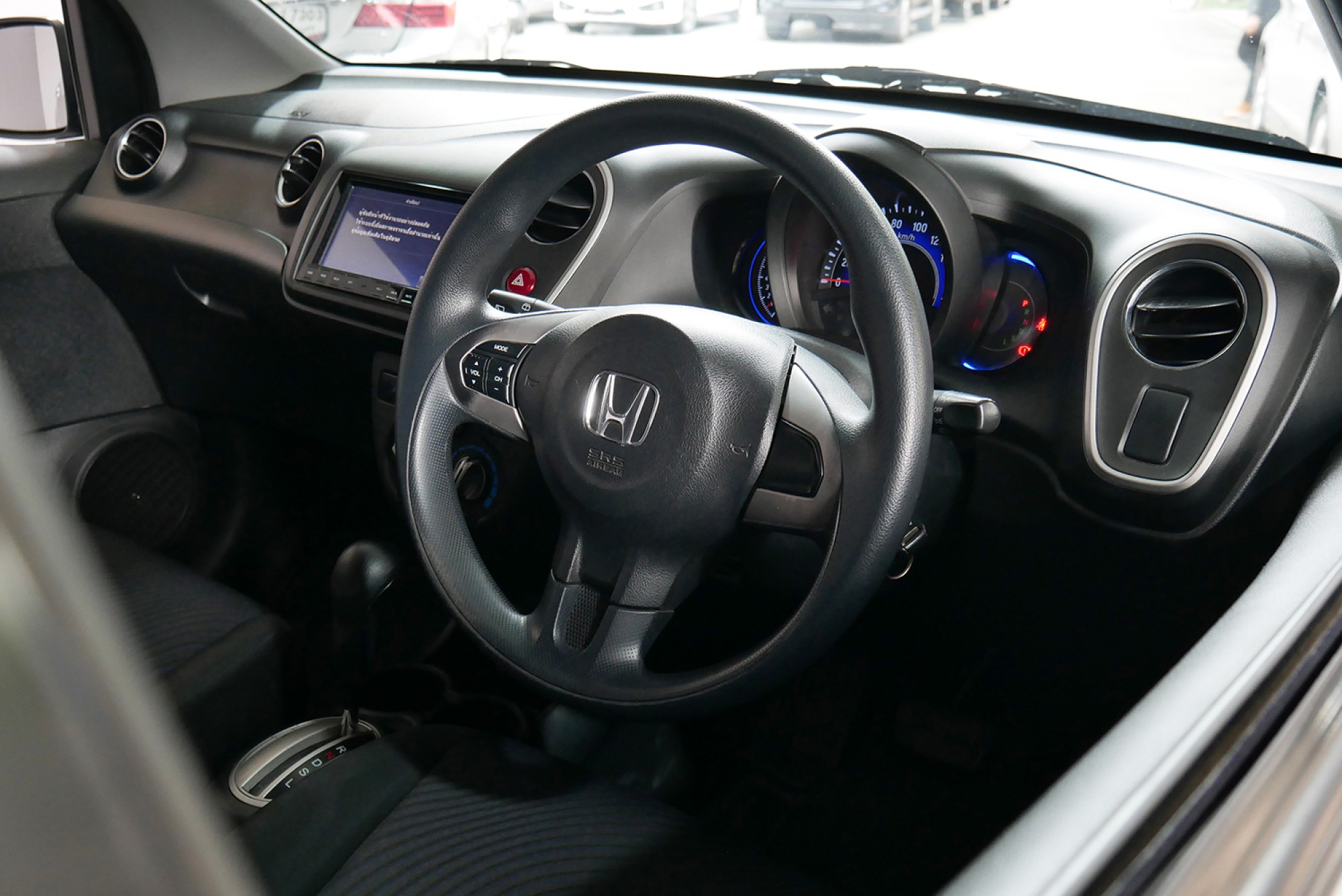 HONDA MOBILIO 1.5 RS AT ปี 2015 สีเงิน (รูปที่ 8)