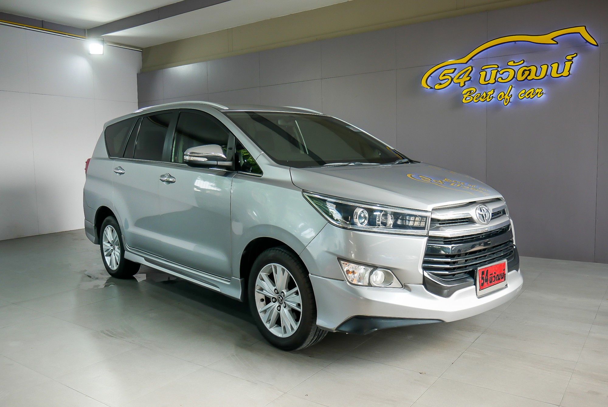 TOYOTA INNOVA CRYSTA 2.8 V AT ปี 2016 สีเงิน