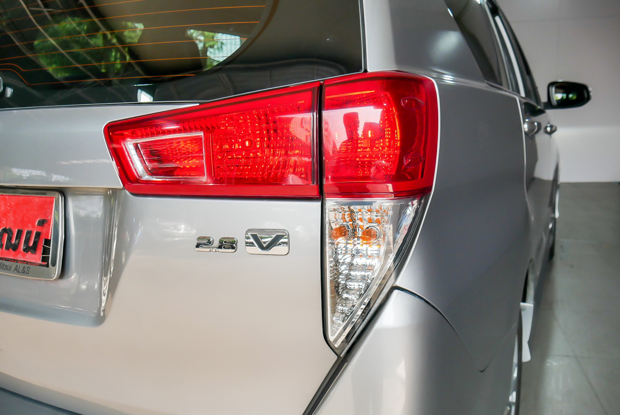 TOYOTA INNOVA CRYSTA 2.8 V AT ปี 2016 สีเงิน (รูปที่ 20)