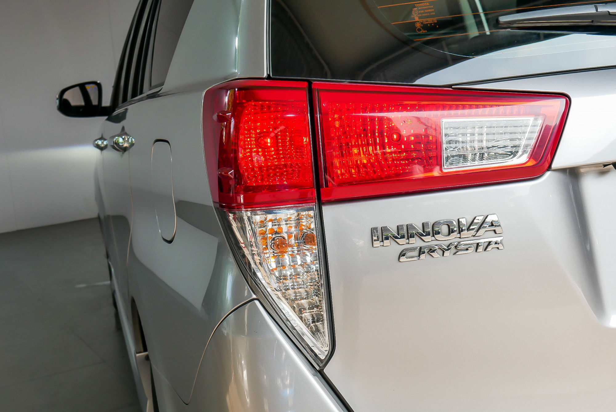 TOYOTA INNOVA CRYSTA 2.8 V AT ปี 2016 สีเงิน (รูปที่ 22)