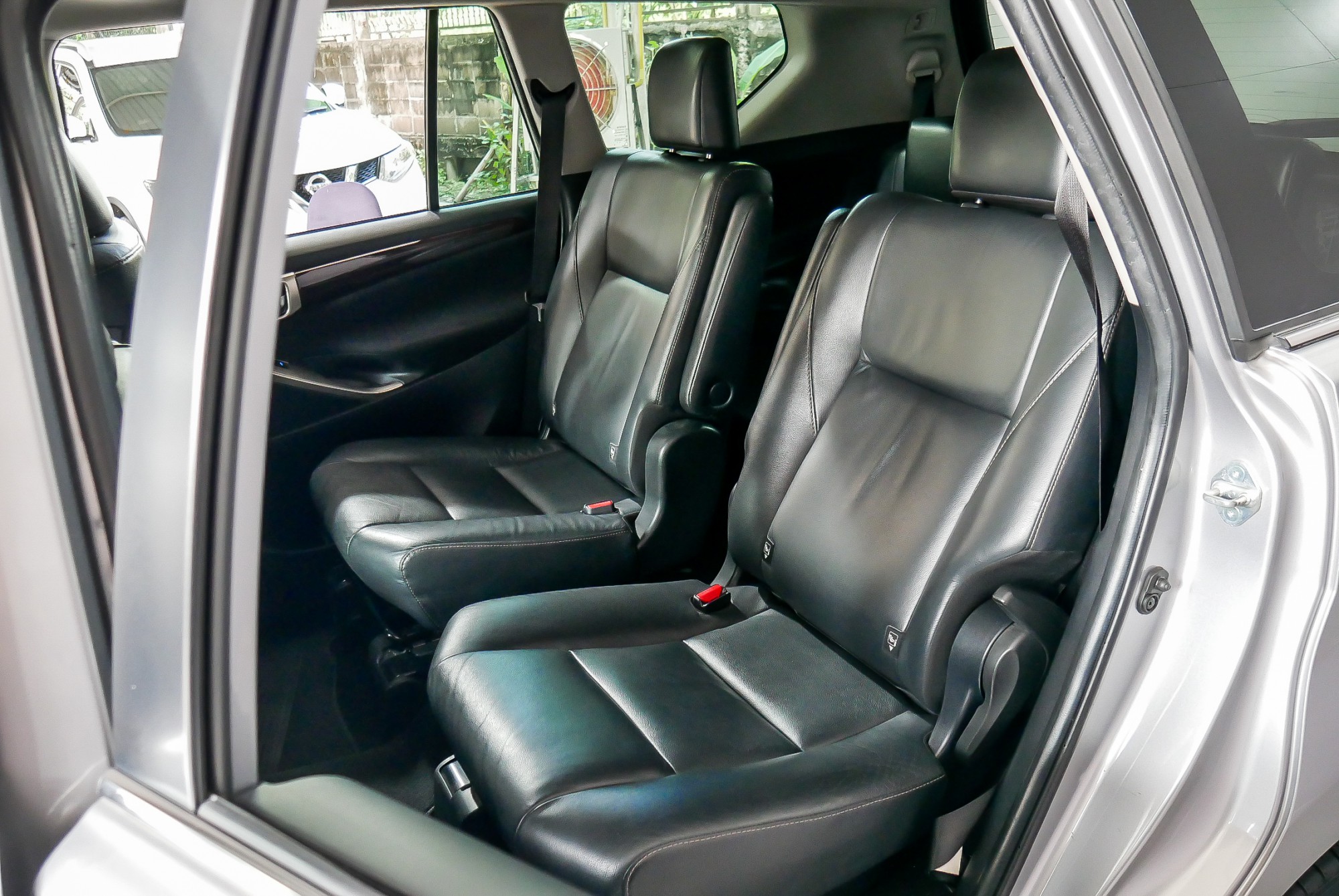 TOYOTA INNOVA CRYSTA 2.8 V AT ปี 2016 สีเงิน (รูปที่ 16)