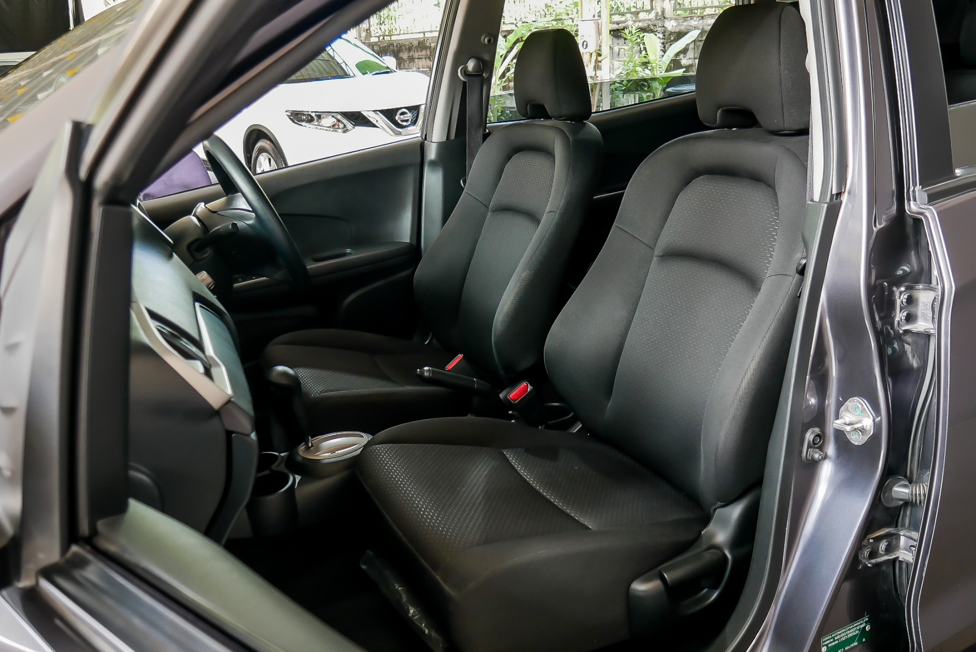 Toyota BR-V 1.5 V AT ปี 2016 สีเทา (รูปที่ 17)