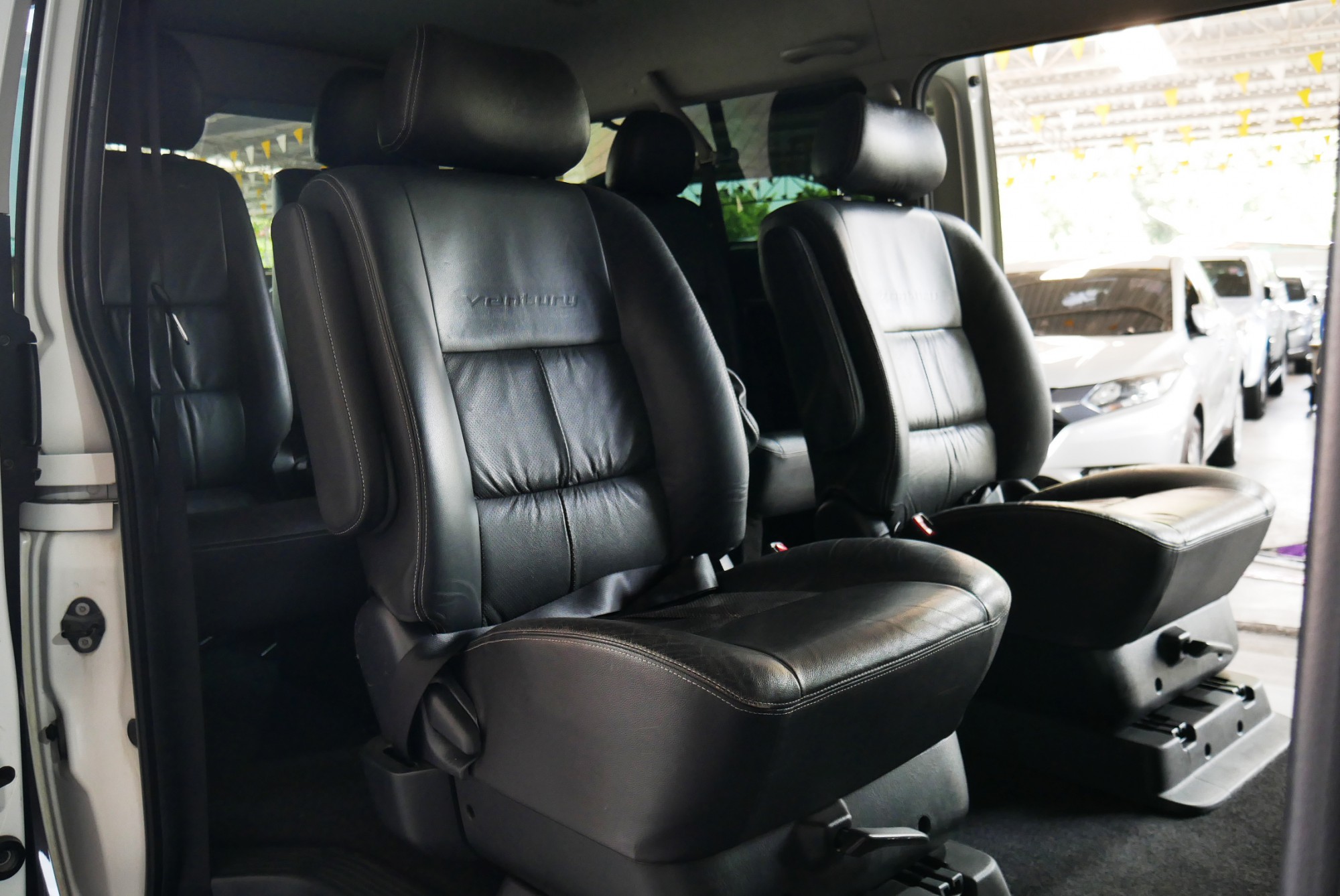 Toyota VENTURY 2.7 G ปี 2015 สีขาว (รูปที่ 17)
