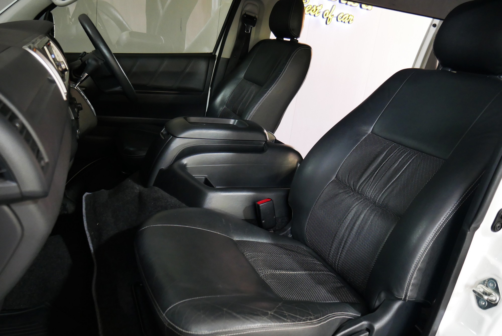 Toyota VENTURY 2.7 G ปี 2015 สีขาว (รูปที่ 10)