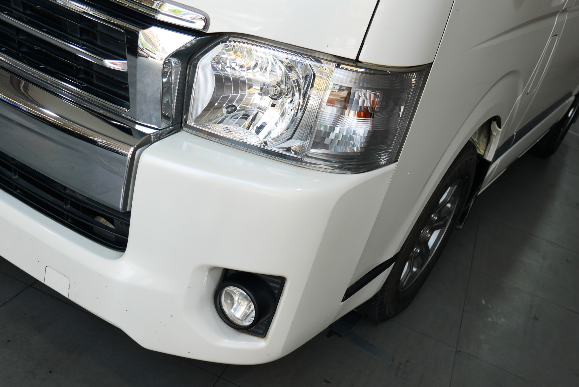 Toyota VENTURY 2.7 G ปี 2015 สีขาว