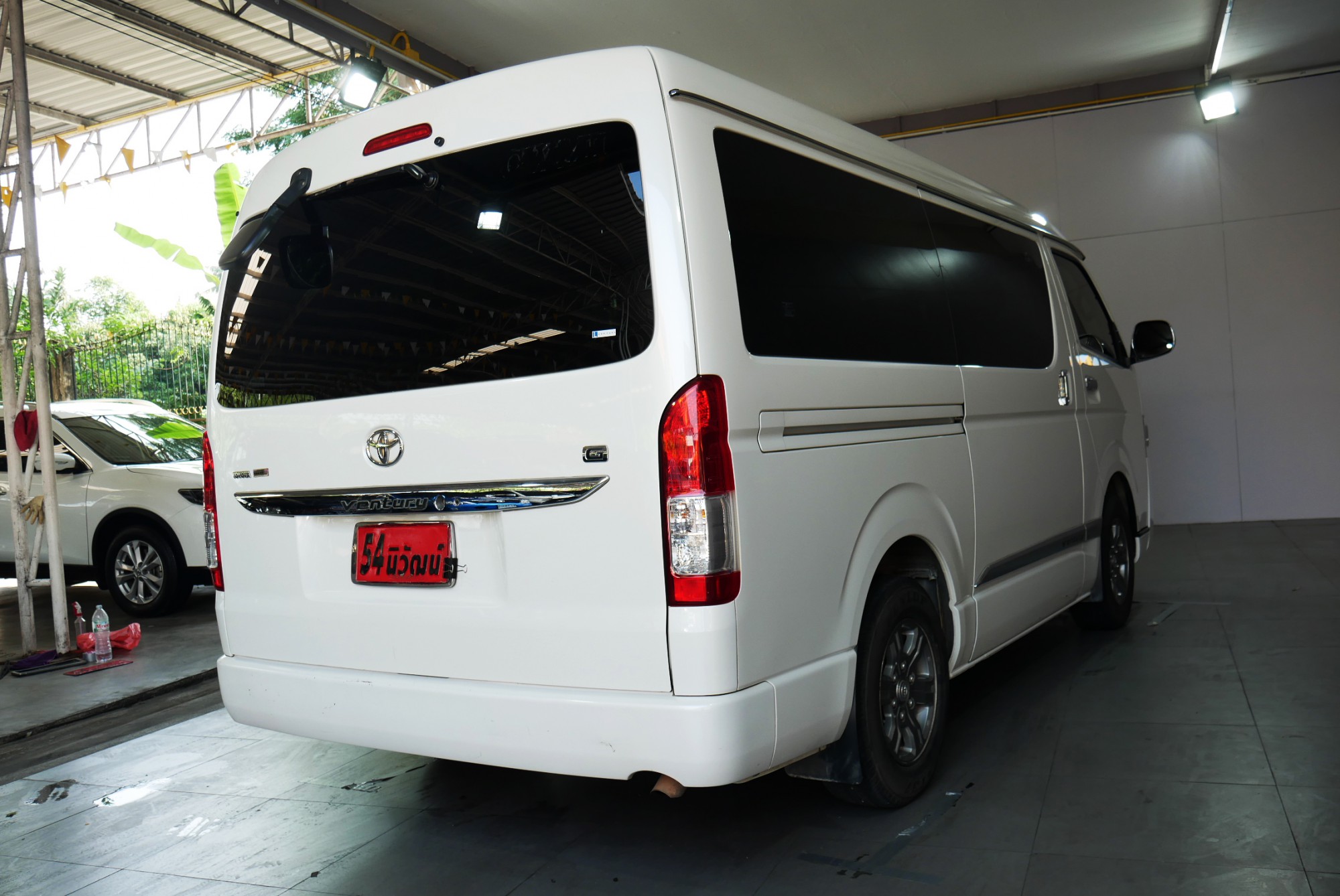 Toyota VENTURY 2.7 G ปี 2015 สีขาว