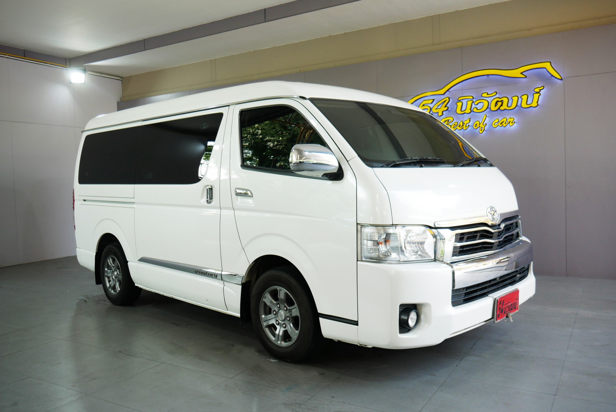 Toyota VENTURY 2.7 G ปี 2015 สีขาว