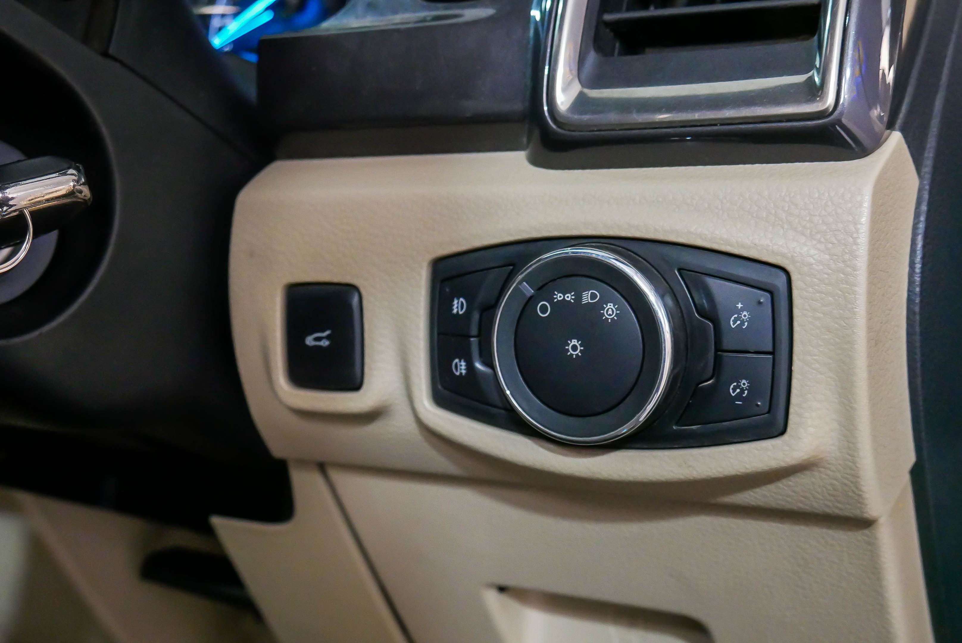 Ford Everest 3.2 TITANIUM PLUS 4WD ปี 2016 (รูปที่ 9)