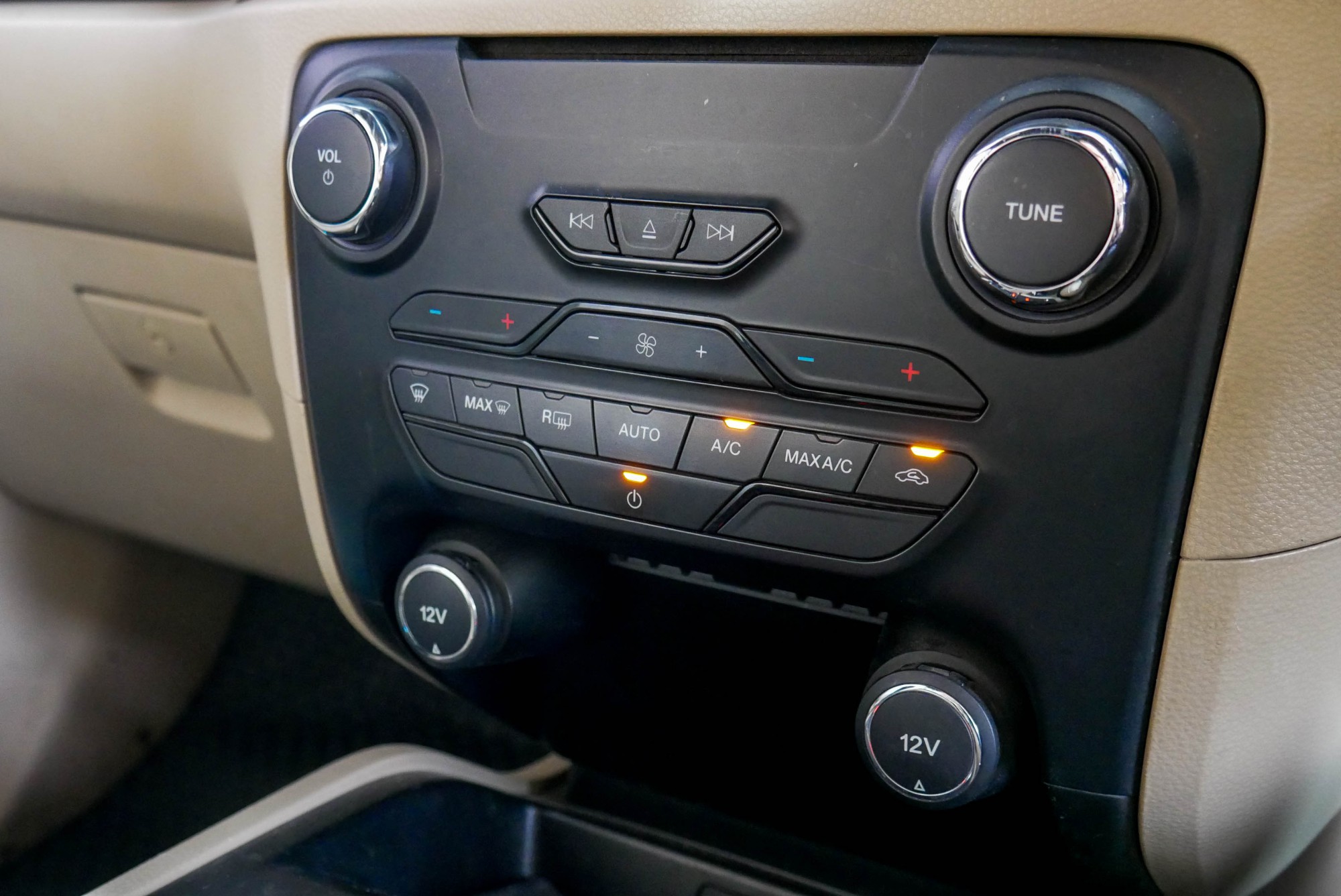 Ford Everest 3.2 TITANIUM PLUS 4WD ปี 2016 (รูปที่ 10)
