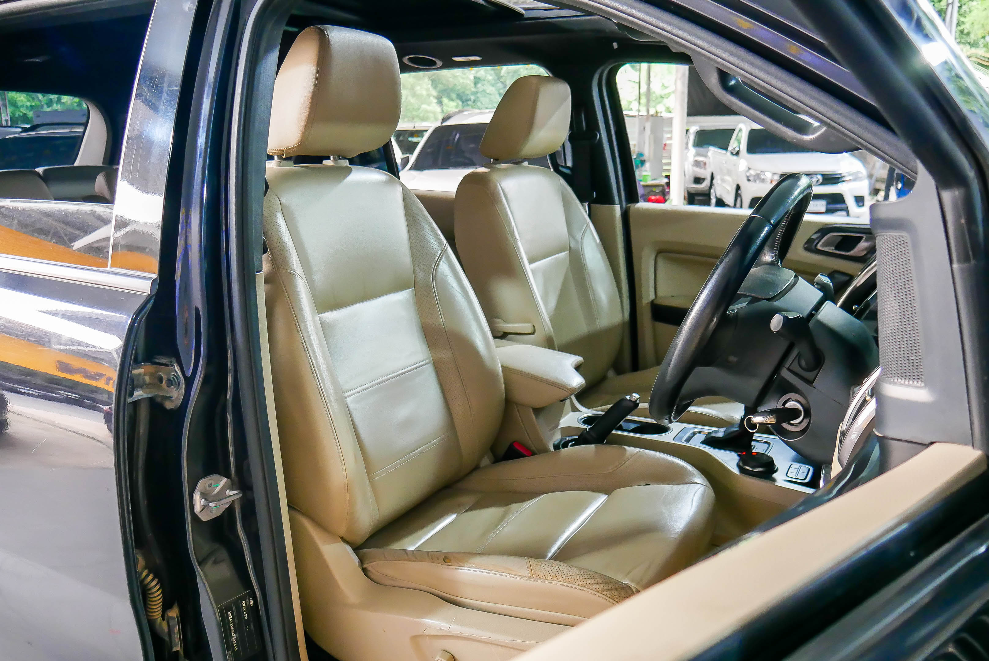 Ford Everest 3.2 TITANIUM PLUS 4WD ปี 2016 (รูปที่ 11)