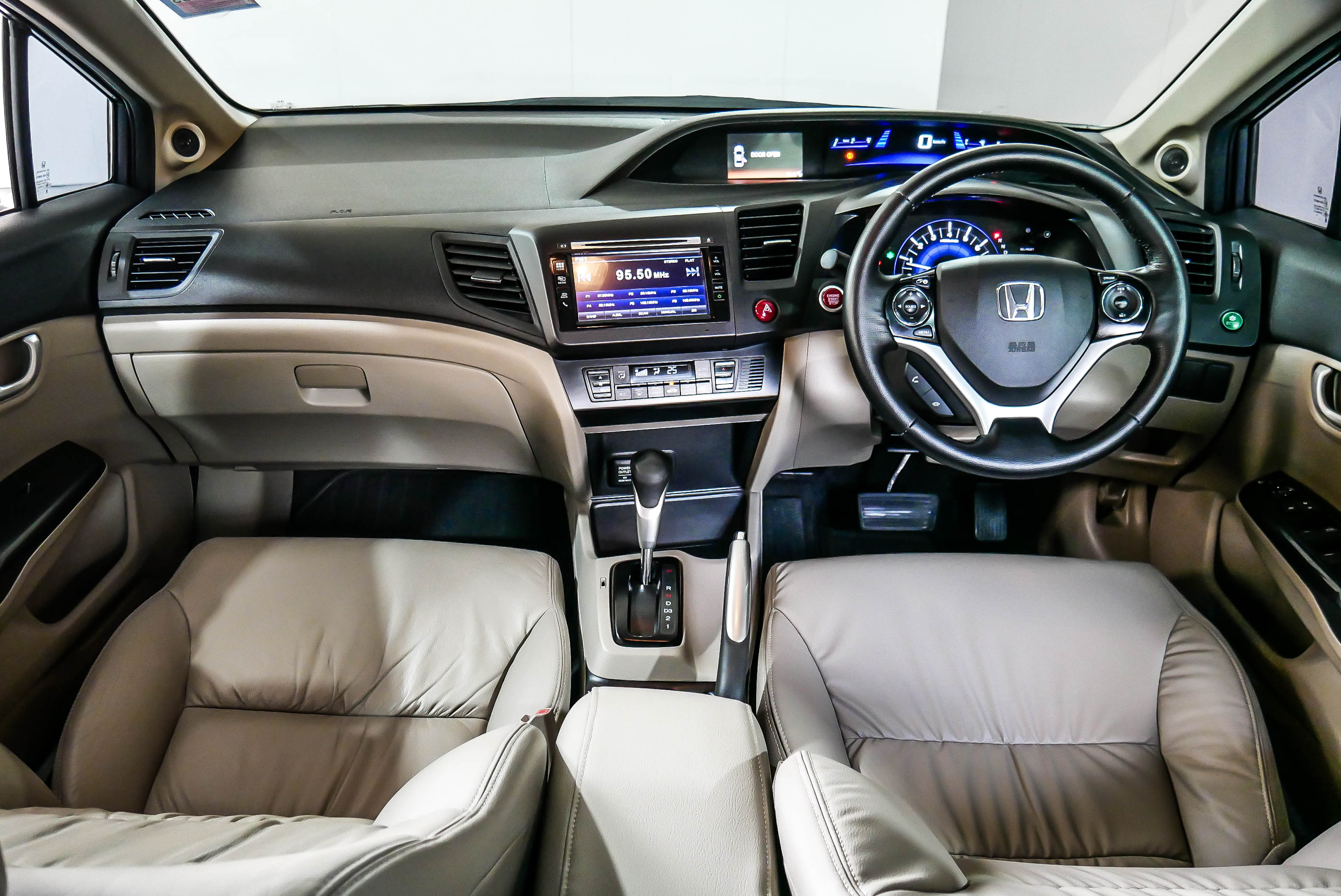 HONDA CIVIC FB 1.8 ES MINOR CHANGE AT ปี 2014 สีเทา (รูปที่ 6)