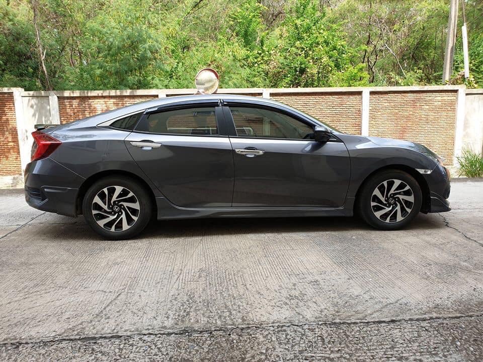 Honda Civic FC โฉม 4 ประตู ปี 2016 สีเทา (รูปที่ 5)