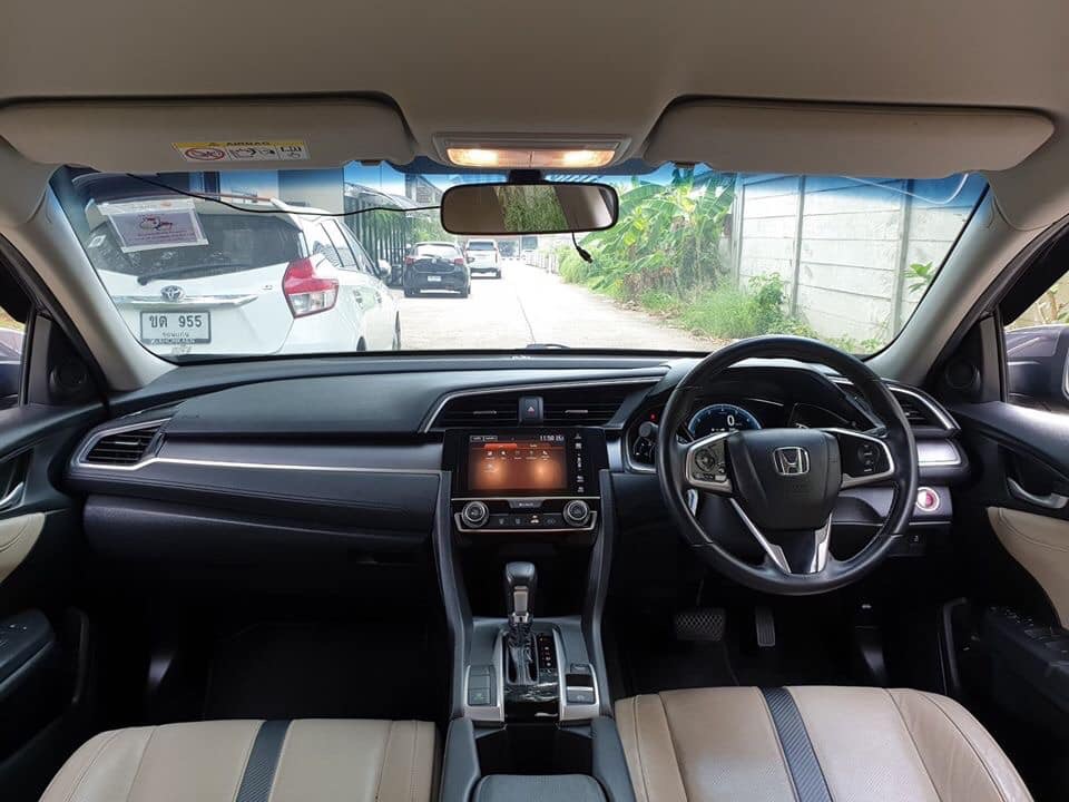 Honda Civic FC โฉม 4 ประตู ปี 2016 สีเทา