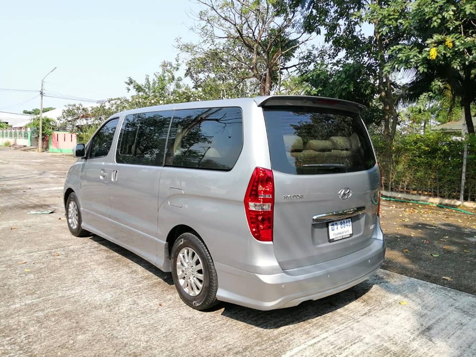 Hyundai H-1 ปี 2016 สีเงิน