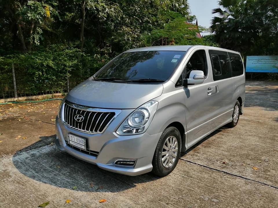 Hyundai H-1 ปี 2016 สีเงิน