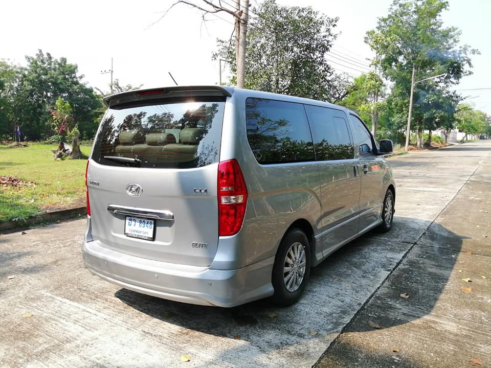 Hyundai H-1 ปี 2016 สีเงิน