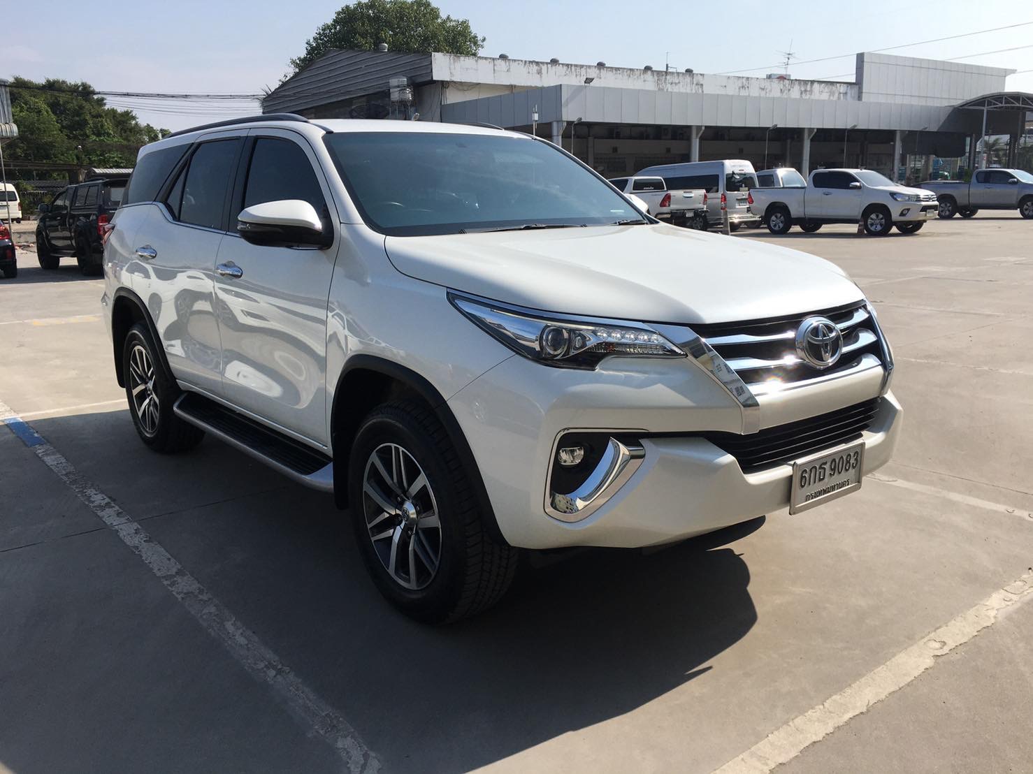 Toyota Fortuner ปี 2017 สีขาว (รูปที่ 3)