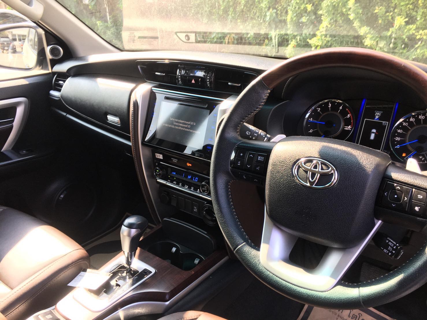 Toyota Fortuner ปี 2017 สีขาว (รูปที่ 9)