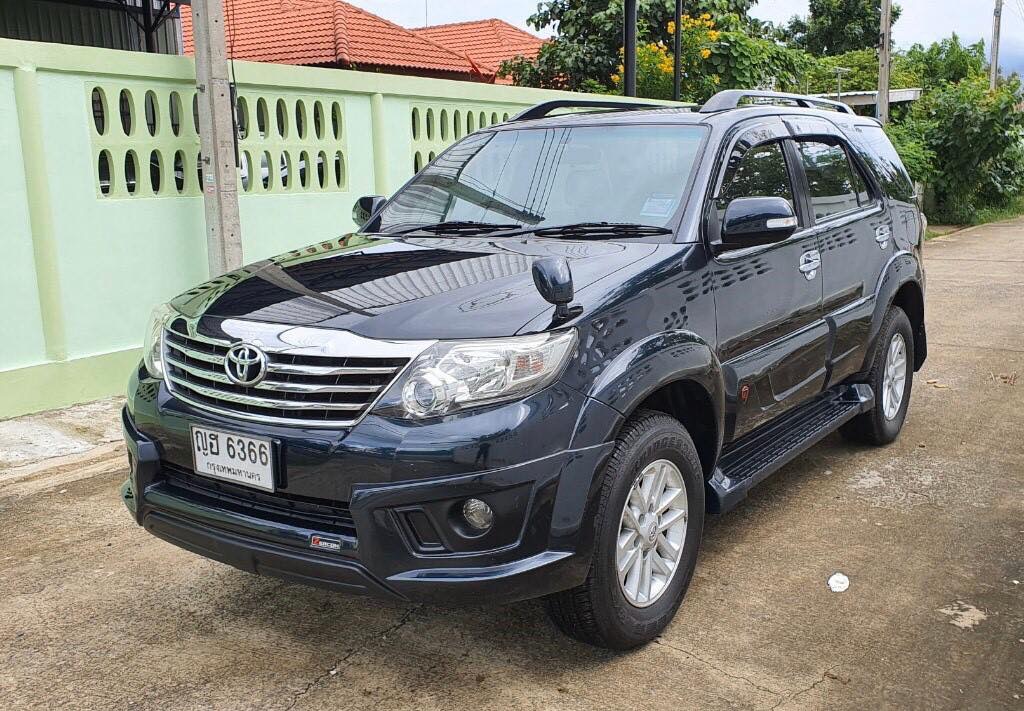 Toyota Fortuner ไมเนอร์เชนจ์ 2 ปี 2011 สีดำ