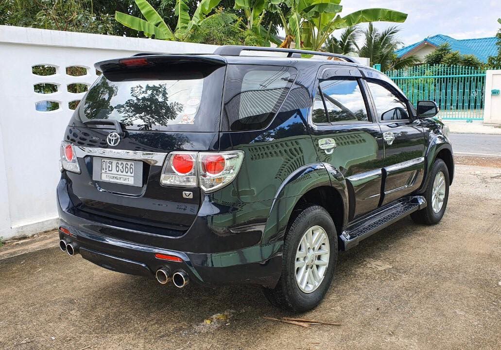 Toyota Fortuner ไมเนอร์เชนจ์ 2 ปี 2011 สีดำ