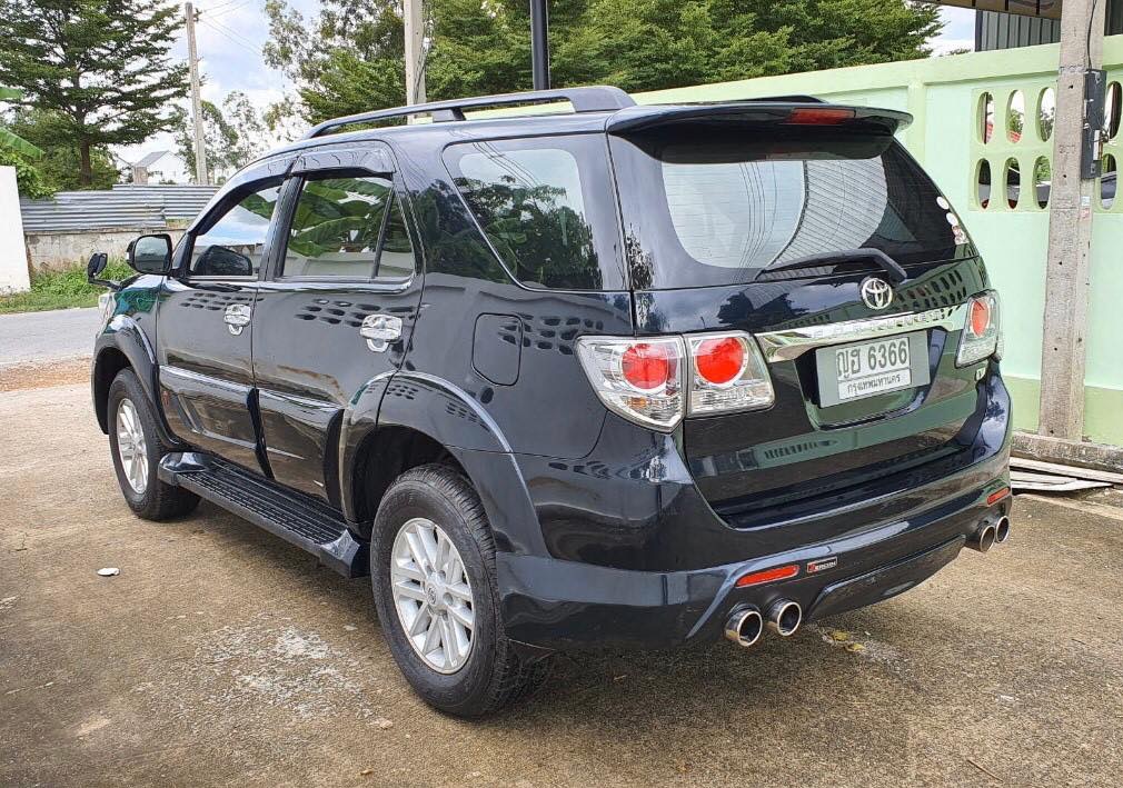 Toyota Fortuner ไมเนอร์เชนจ์ 2 ปี 2011 สีดำ (รูปที่ 4)