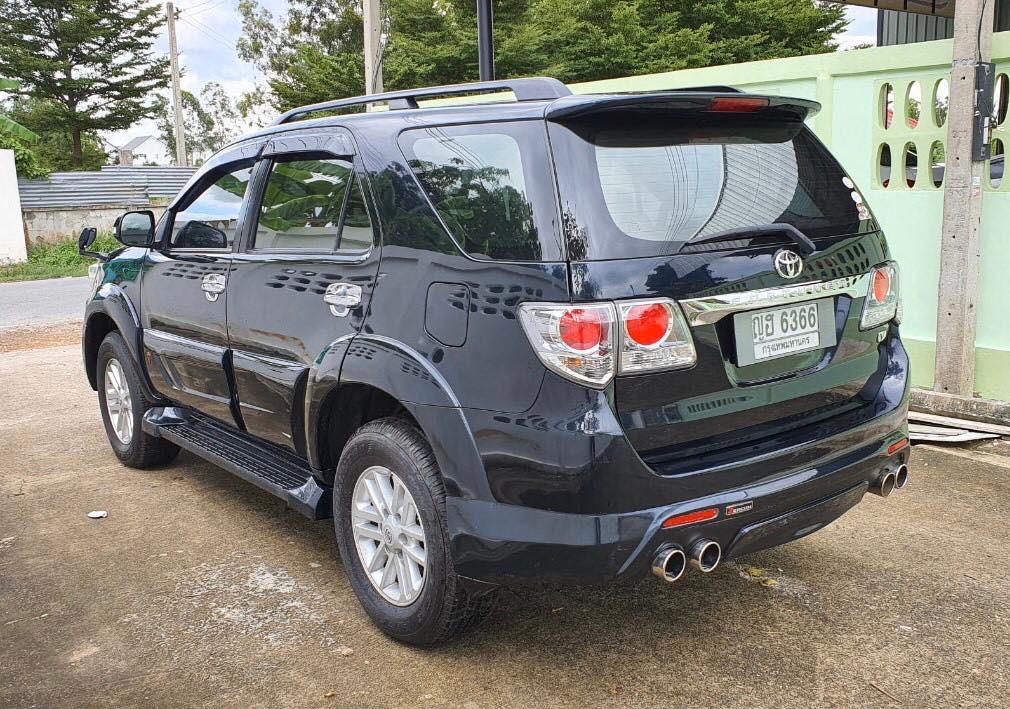 Toyota Fortuner ไมเนอร์เชนจ์ 2 ปี 2011 สีดำ