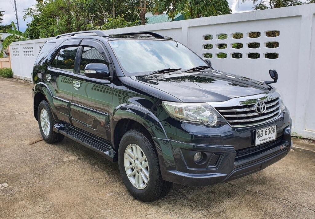 Toyota Fortuner ไมเนอร์เชนจ์ 2 ปี 2011 สีดำ (รูปที่ 2)
