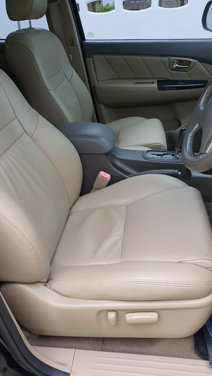 Toyota Fortuner ไมเนอร์เชนจ์ 2 ปี 2011 สีดำ (รูปที่ 6)