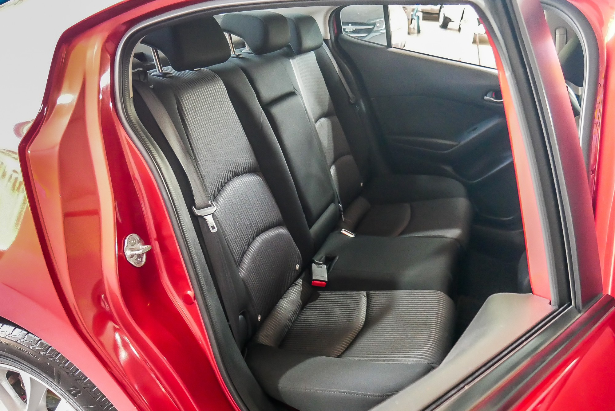 MAZDA 3 SKYACTIV 2.0 E SEDAN ปี 2015 สีแดง (รูปที่ 11)