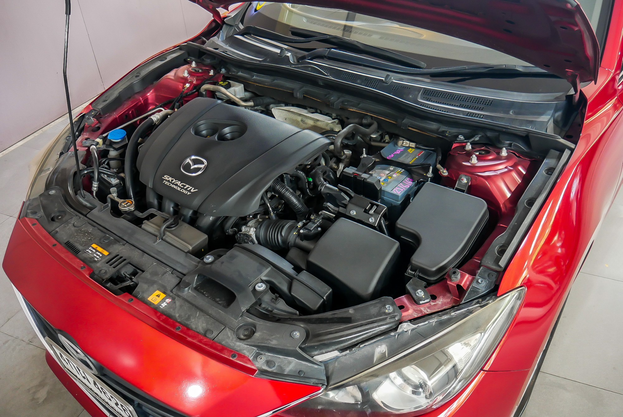 MAZDA 3 SKYACTIV 2.0 E SEDAN ปี 2015 สีแดง (รูปที่ 4)
