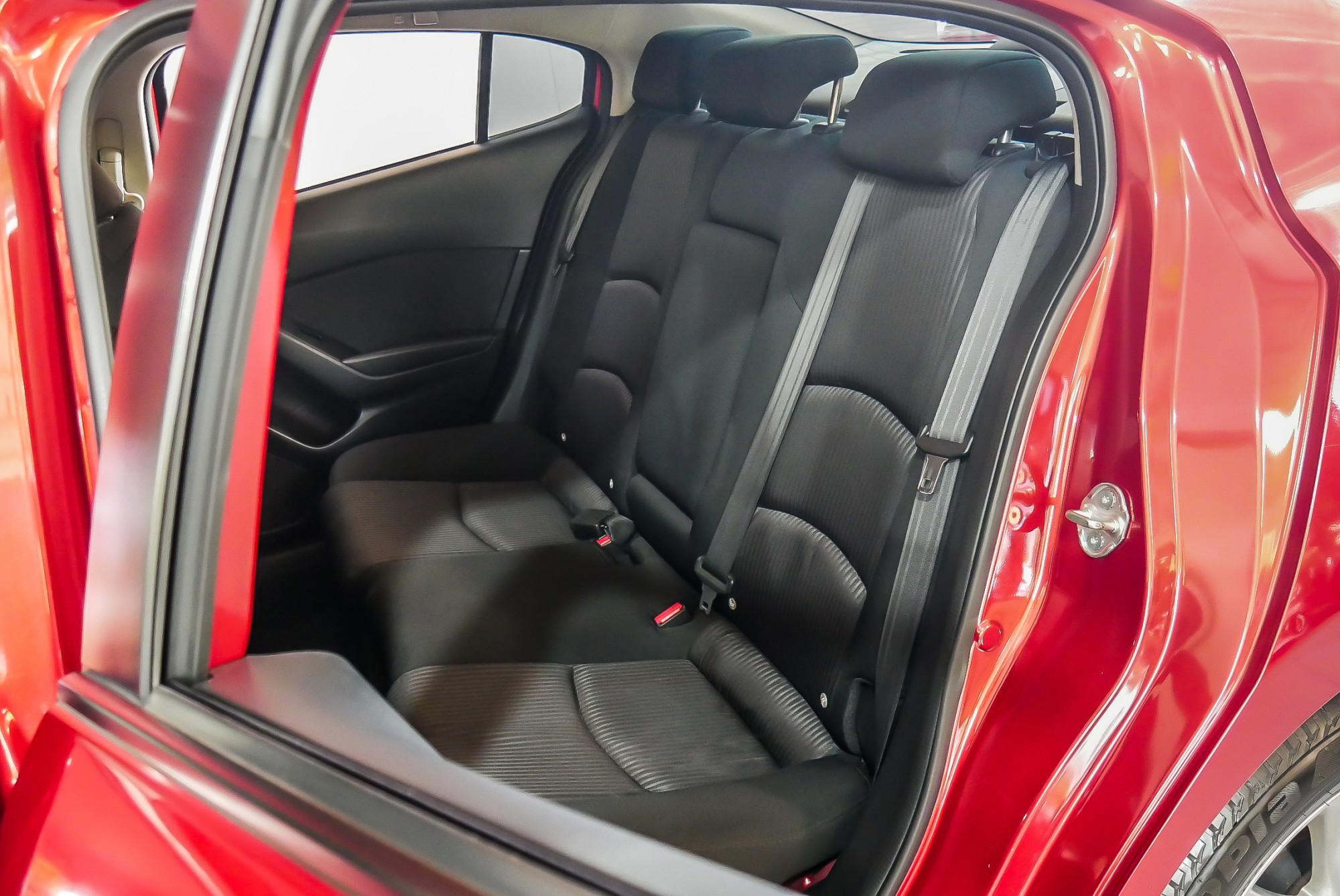 MAZDA 3 SKYACTIV 2.0 E SEDAN ปี 2015 สีแดง (รูปที่ 12)