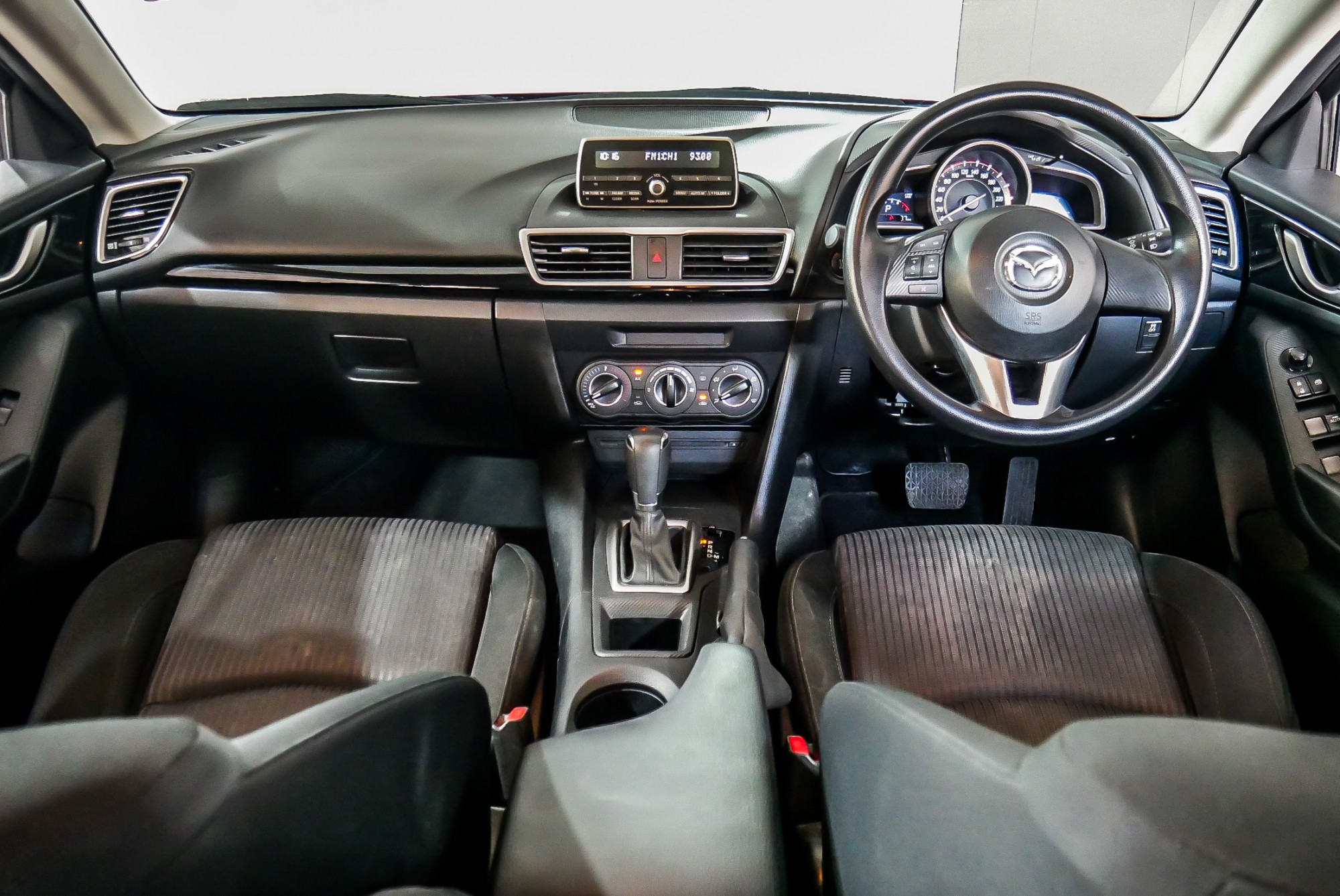 MAZDA 3 SKYACTIV 2.0 E SEDAN ปี 2015 สีแดง (รูปที่ 6)