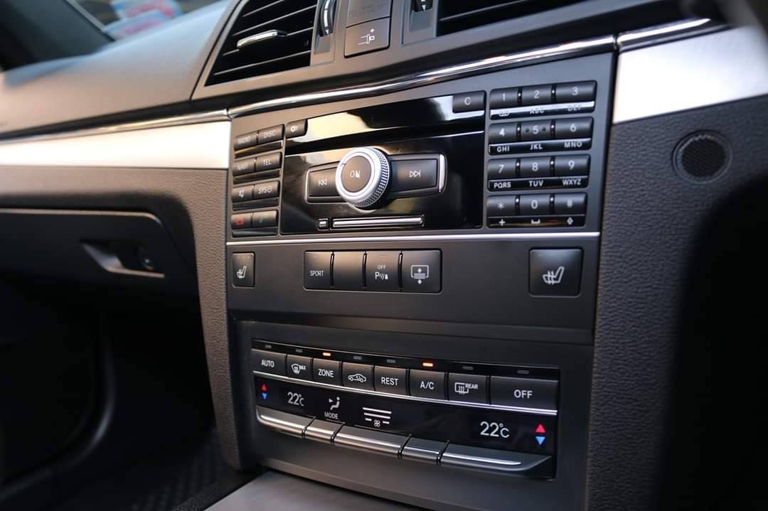 Mercedes-Benz E-Class C207 E250 ปี 2010 สีเงิน (รูปที่ 15)