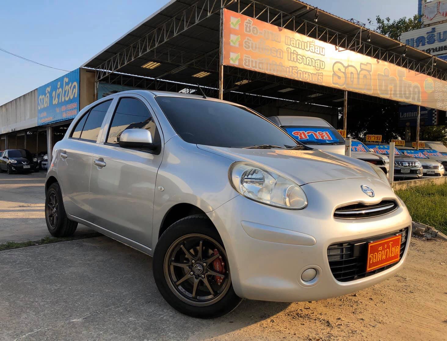 Nissan March ปี 2014 สีเงิน